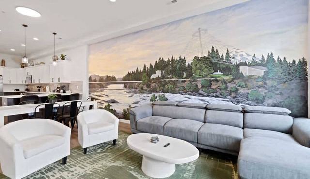 Stunning 3-Bed Retreat in the Heart of Downtown