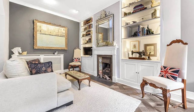 Stunning 3 bedroom, 2.5 bath terraced house in the Fulham with a private garden