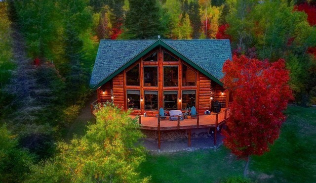 Stunning 3-bedroom; 7+ beds; log cabin with sauna; near Lutsen Mountains