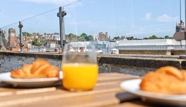 Stunning 3-Bedroom Apartment in Hampstead