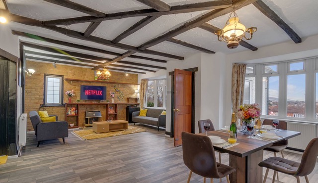 Stunning 3 BedRoom Bungalow for Long &Short Stays