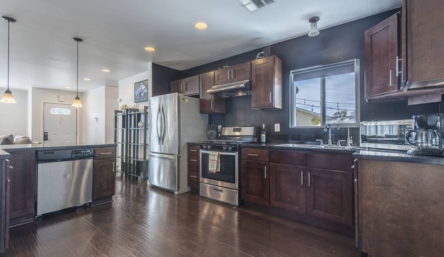 Stunning 3-bedroom cottage – Mountain view and close to Old Town Pasadena.