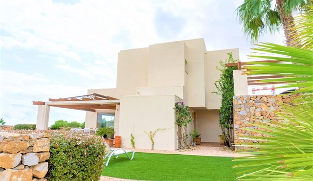 Stunning 3 Bedroom luxury villa on Las Colinas Golf Resort