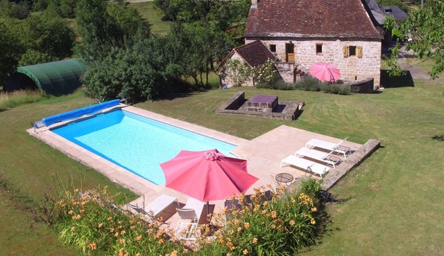Stunning 3 bedroom farmhouse with private heated pool