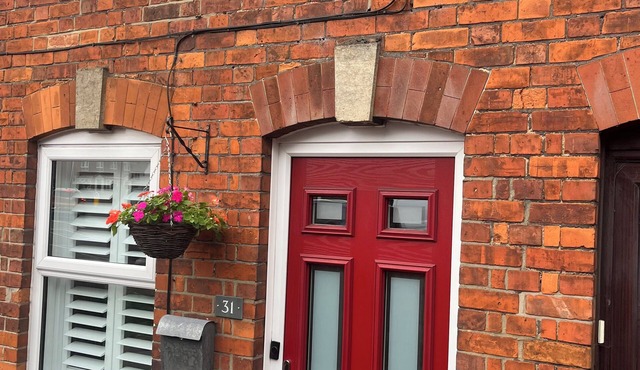 Stunning 3 bedroom house five minutes walk to town Centre with private parking.