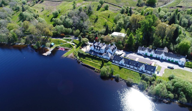 Stunning 3 Bedroom Lodge with Sauna ,Hot Tub and Lochside Leisure Deck