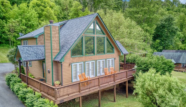 Stunning 3 Bedroom 2.5 Bath 2 Story A Frame Cabin, Paved Access, Views, WIFI