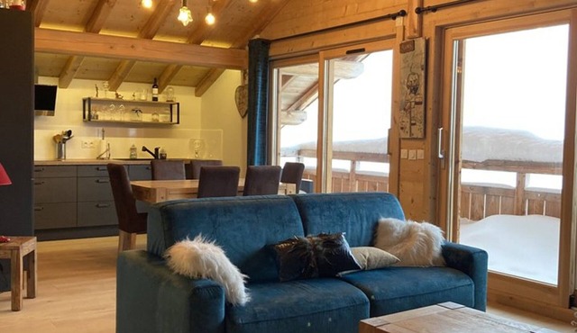 Stunning 3-Room Apartment for 6 with Balcony, Ski Access & Amenities at L'Alpe d'Huez