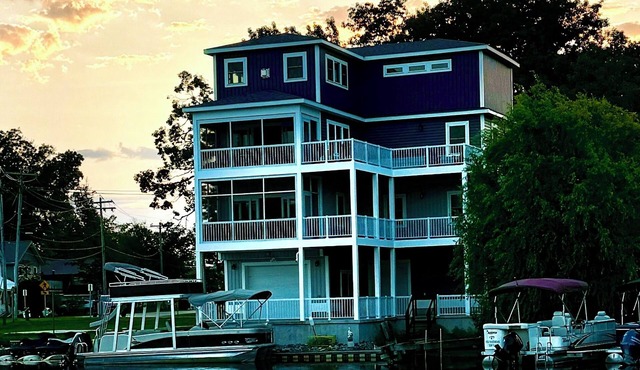 Stunning 3-Story Lakehouse in Sylvan Beach, Sleeps 10, WiFi & Walk to the Beach!