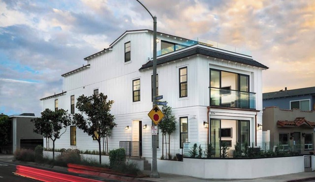 Stunning 3 Story w/Rooftop Deck: 130 39th
