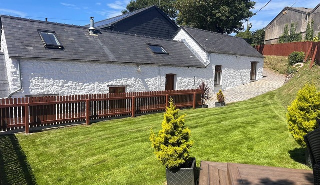 Stunning 300 year old restored barn in Gower near the beach