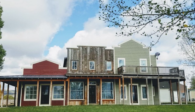 Stunning 3200 sq ft home on 16 acre horse property, mountain views