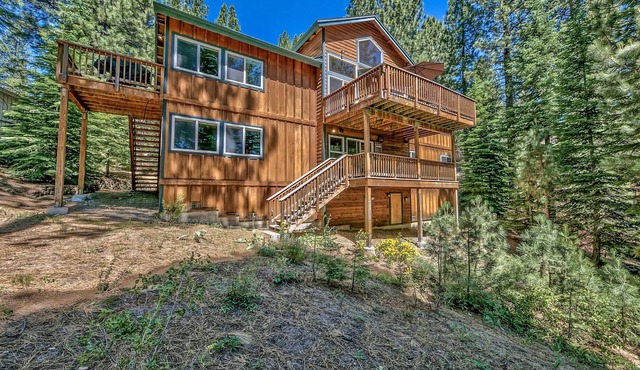 Stunning 3300 sq ft home with game room, pool table, hot tub and more