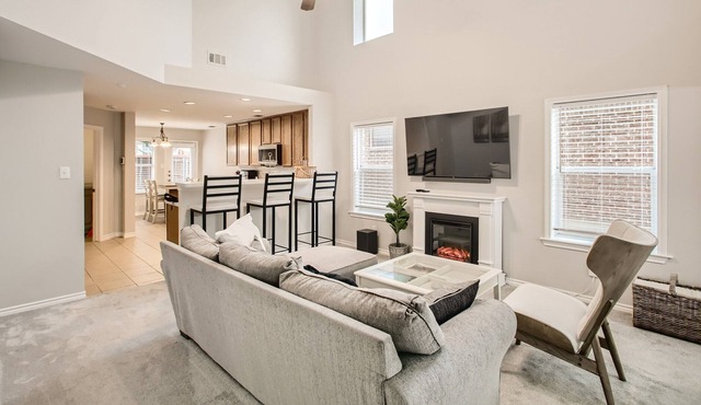 Stunning 3BD Family Home w/ Community Pool