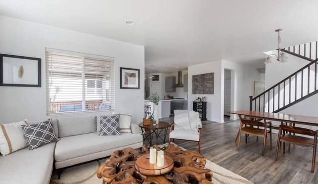 Stunning 3BD House w/Wi-Fi & Parking