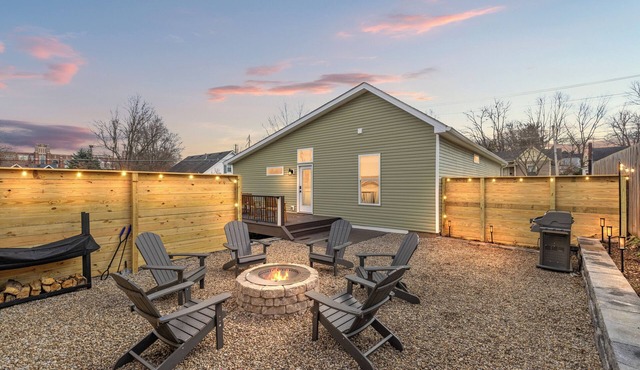 Stunning 3BR Cottage, Fire Pit, Near Horse Park, Walkable to Downtown