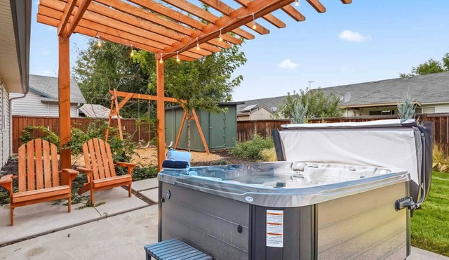 Stunning 3BR Home - Backyard HOT TUB Oasis - Home Gym