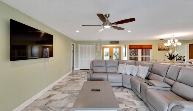 Stunning 3BR Home offers water view Minutes to the Beach