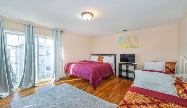 ♥ Stunning 3BR Newark Retreat ★ Free Parking & Near NYC & EWR