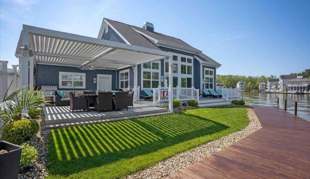 Stunning 3BR Waterfront home on Buckeye Lake