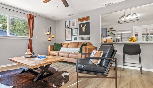 Stunning 4/2 Ranch Style Home near Tampa Bay