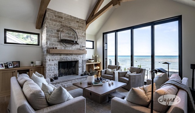 Stunning 4 bed 5 bath home on Georgian Bay in Thornbury