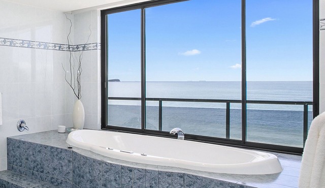 Stunning 4-Bed -Aloha Beach Front Beauty Noraville