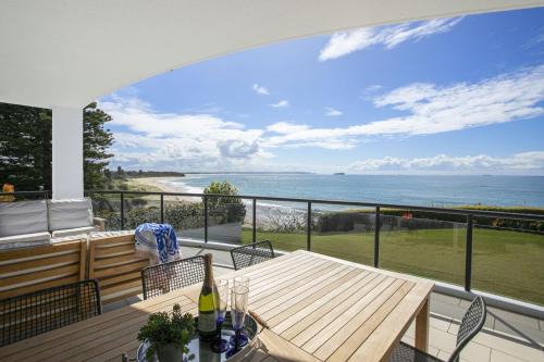 Stunning 4-Bed -Aloha Beach Front Beauty Noraville