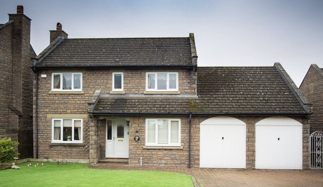 Stunning 4 Bed Dethatched House