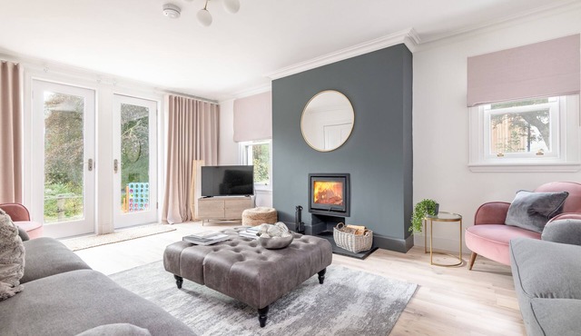 Stunning 4 bed family home w/hot tub & huge garden