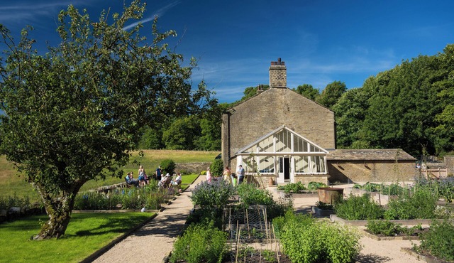 Stunning 4 bedroom home with summer room and access to an award winning wellbeing resort