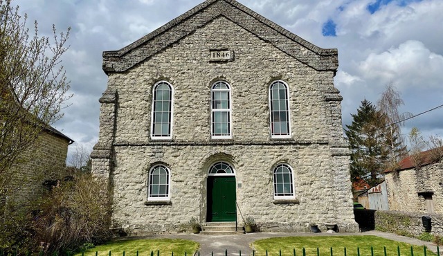 Stunning 4 bed Grade II Listed former Methodist Chapel with hot tub, sleeps 8-10