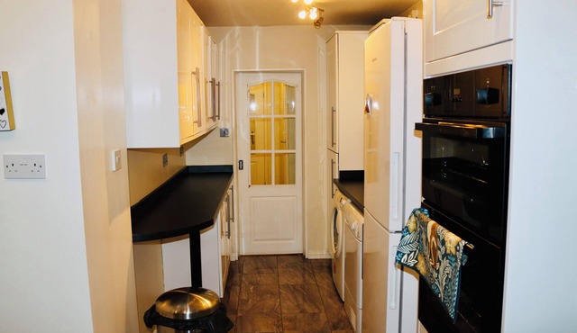 Stunning 4-Bed House in Birmingham