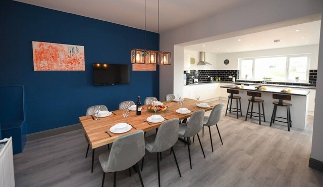 Stunning 4 Bed House Airdrie. Close to Glasgow!