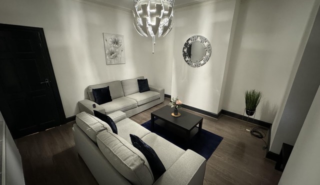 Stunning 4-Bed House in Leeds close to center