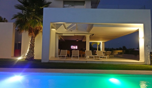 Stunning 4 bed Marbella villa, private (heated) pool, Air Con, WIFI nr beach