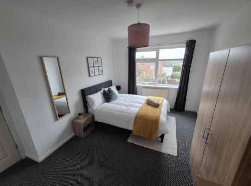 Stunning 4 BedHouse Company Workers Welcome, Parking, Wifi, Netfix