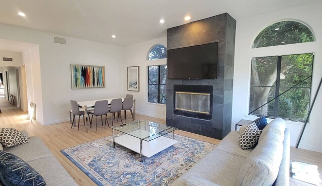 Stunning 4 Bedroom, 1 block to the Beach!