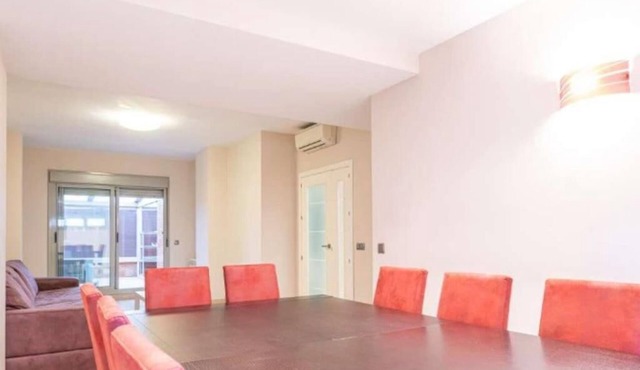 Stunning 4 bedroom 3 bathrooms apartment with 2 parking spaces Open