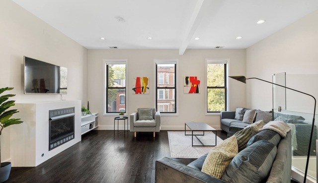 Stunning 4-bedroom 4-bath building in Wicker Park! + Parking