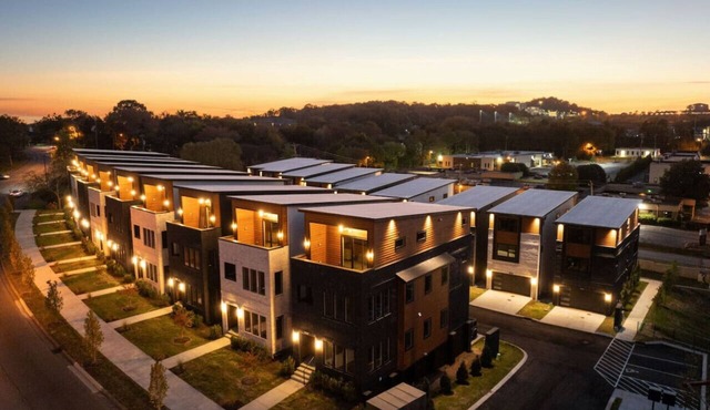 Stunning 4 Bedroom/4.5 Bath Home w/Rooftop Deck!