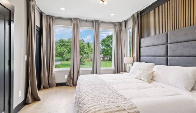 Stunning 4 Bedroom/4.5 Bath Home w/Rooftop Deck!