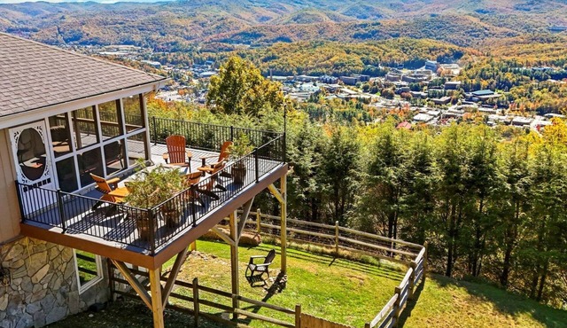 Stunning 4-bedroom chalet in Boone, NC, perfect for your mountain getaway.