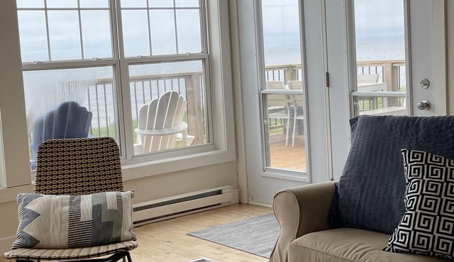 Stunning 4 Bedroom Executive Beach House With Access To Quiet Beach