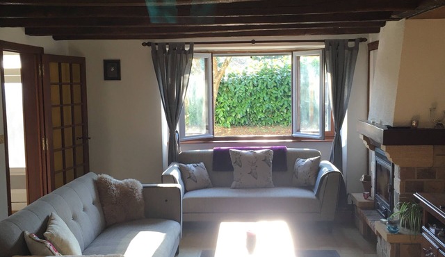 Stunning 4 bedroom detached village house in the centre of histor