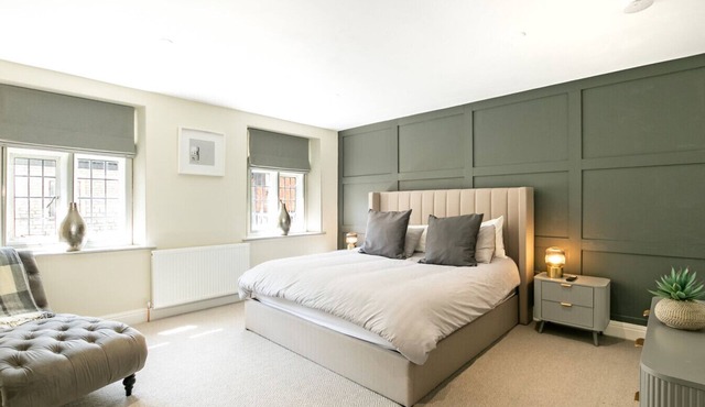 Stunning 4 Bedroom Townhouse in Cirencester