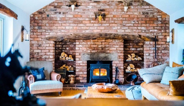 Stunning 4 bedroom| Sauna | Garden | Near Chester