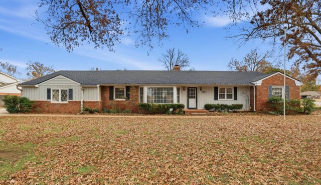 Stunning 4-Bedroom Home with Outdoor Pool & A/C in Ponca City