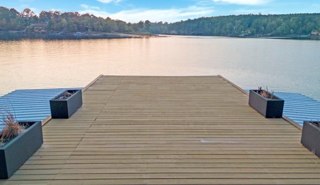 Stunning 4+ bedroom home, sunset views - Smith Lake