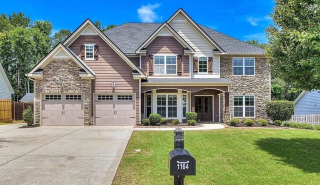 Stunning 4-Bedroom Retreat with Resort-Style Backyard inn charming Evans.